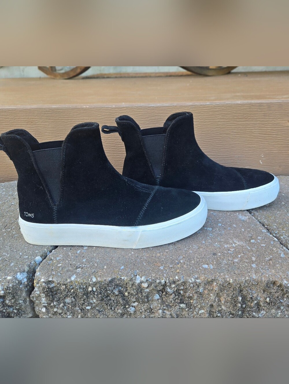 Toms Fenix Platform Chelsea Bootie Sneaker Black Suede White Soles Size 8